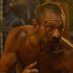aaron eckhart fights in rumble through the darkness